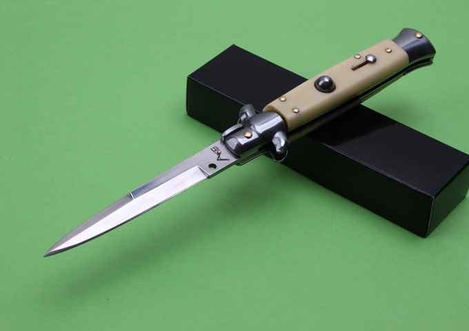 9 inches AKC Italy antique jump ivory handle knife Mafia (blade)