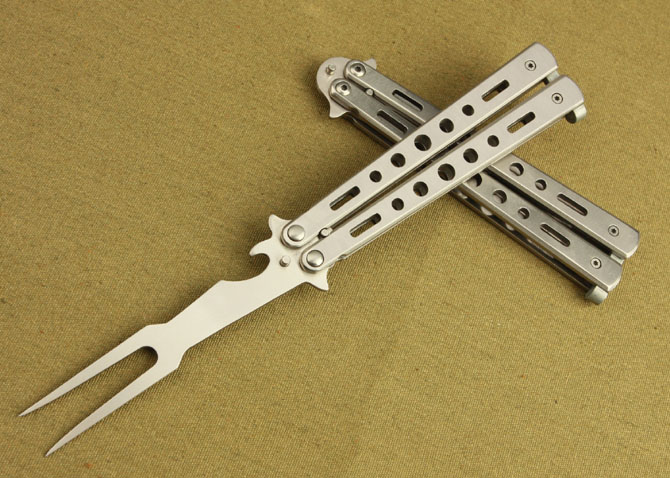 Butterfly -- C23 fork knife (black. white